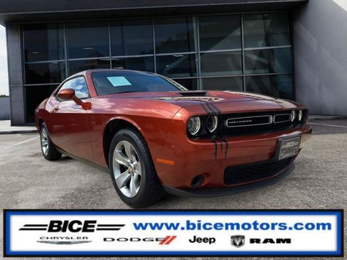 Used 2020 Dodge Challenger SXT RWD image 1