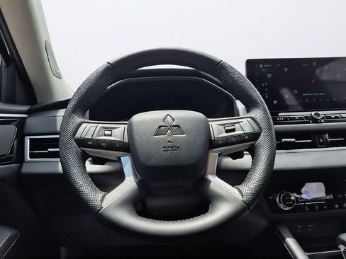Used 2025 Mitsubishi Outlander SE AWD/4WD image 39
