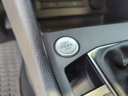 Certified 2022 Volkswagen Taos SE image 39