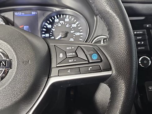 Used 2019 Nissan Rogue SV w/ Premium Package FWD image 18