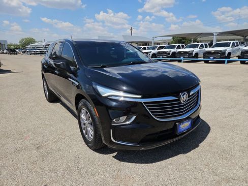 Used 2024 Buick Enclave Essence FWD image 2