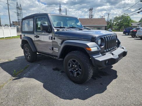 Used 2018 Jeep Wrangler Sport image 4