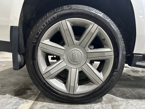 Used 2016 Cadillac Escalade Luxury AWD/4WD image 8