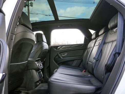 Used 2019 Bentley Bentayga image 46