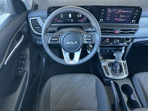 Used 2025 Kia Seltos LX image 13