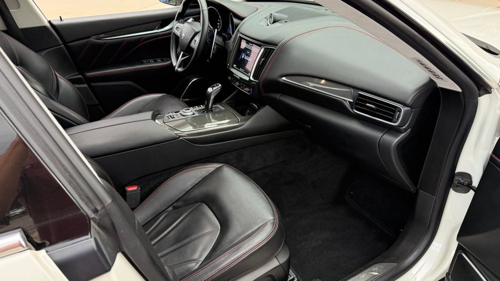 Used 2019 Maserati Levante GranLusso AWD/4WD image 31