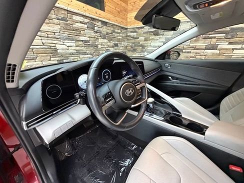 Used 2023 Hyundai Elantra Limited w/ Preferred Accessory Package FWD image 13