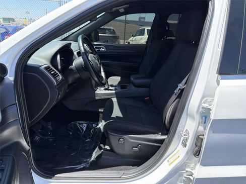 Used 2021 Jeep Grand Cherokee Laredo RWD image 12