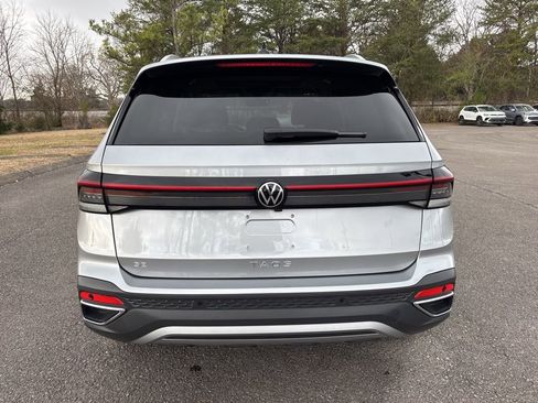 New 2026 Volkswagen Taos SE image 5