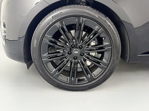 Certified 2025 Land Rover Range Rover SE AWD/4WD image 32