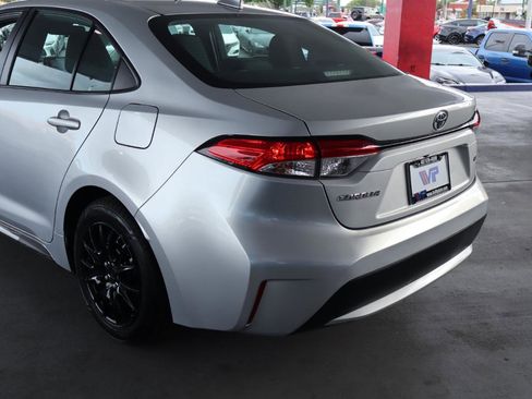Used 2022 Toyota Corolla LE image 9