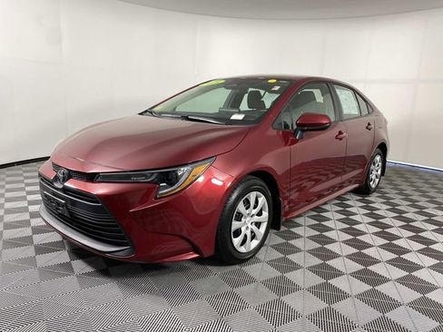 Used 2025 Toyota Corolla LE FWD image 4