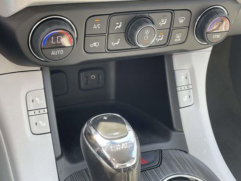 Used 2019 GMC Acadia SLT image 25