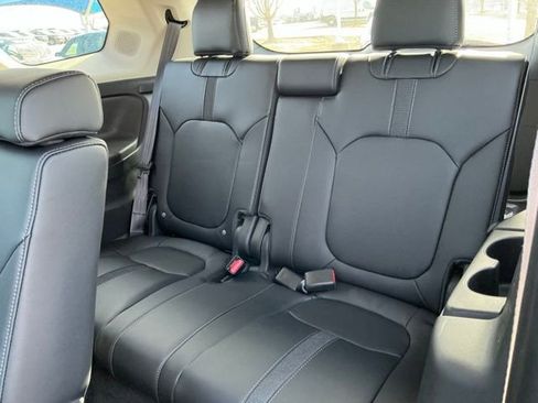 New 2025 Honda Pilot Touring image 9