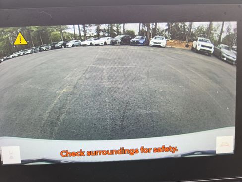 Used 2025 Toyota Camry SE w/ Convenience Package image 19