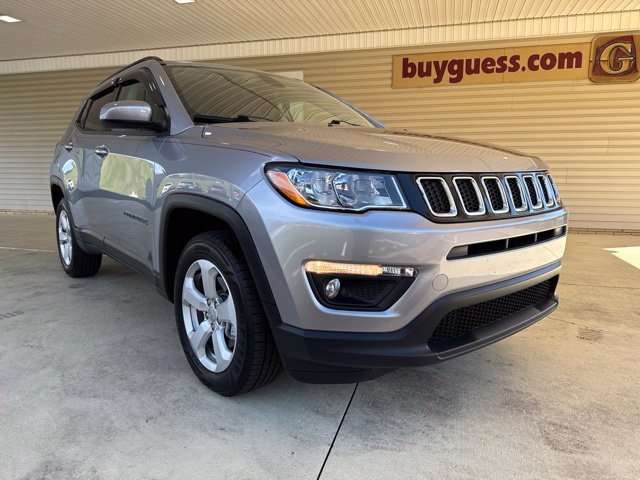 Used 2018 Jeep Compass Latitude w/ Cold Weather Group AWD/4WD image 2