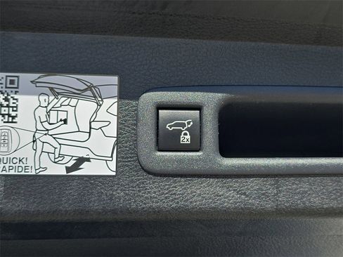 Used 2022 Toyota Sienna Platinum image 17