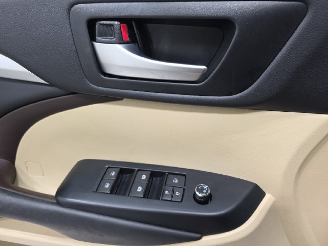 Used 2018 Toyota Highlander XLE AWD/4WD image 28
