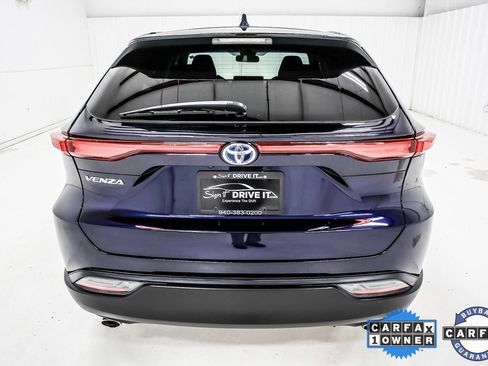 Used 2023 Toyota Venza LE image 5