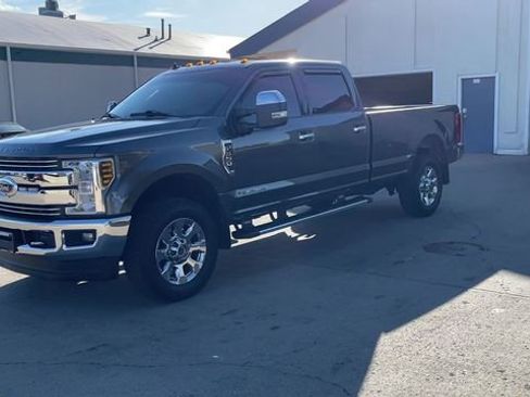 Used 2019 Ford F350 Lariat w/ Chrome Package image 4