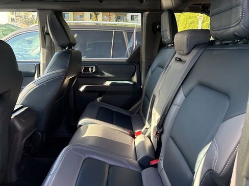 Used 2024 Ford Bronco Outer Banks AWD/4WD image 8