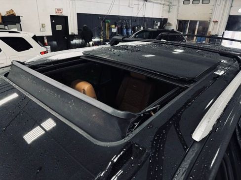 Used 2021 Cadillac Escalade Premium Luxury w/ LPO, Illumination Package image 12