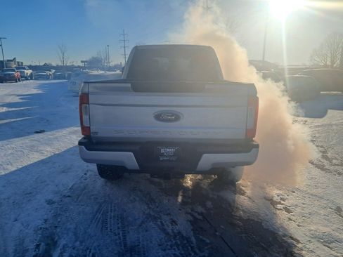 Used 2018 Ford F250 XLT w/ FX4 Off-Road Package image 7