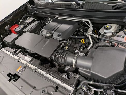 Used 2025 GMC Canyon AT4 image 30