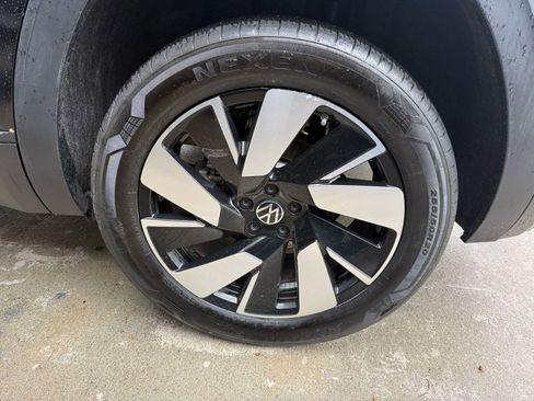 Used 2025 Volkswagen Atlas Cross Sport SE image 25