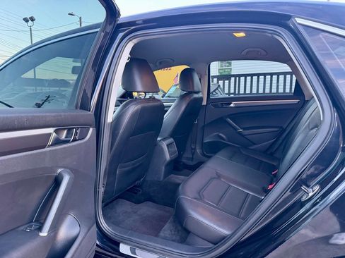 Used 2017 Volkswagen Passat 1.8T R-Line image 11