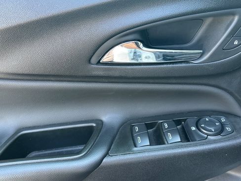 Used 2024 Chevrolet Equinox LT image 12