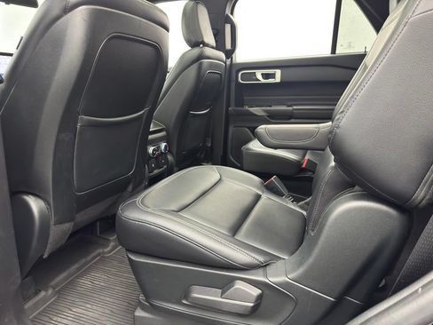 Used 2020 Ford Explorer XLT w/ Equipment Group 202A AWD/4WD image 40