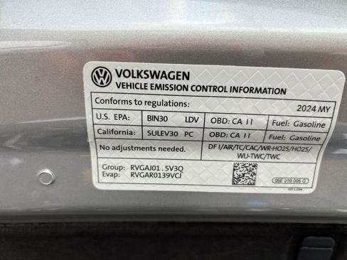 Used 2024 Volkswagen Jetta SE image 32