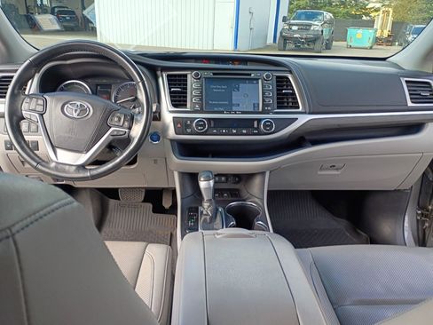 Used 2018 Toyota Highlander Limited Platinum image 15