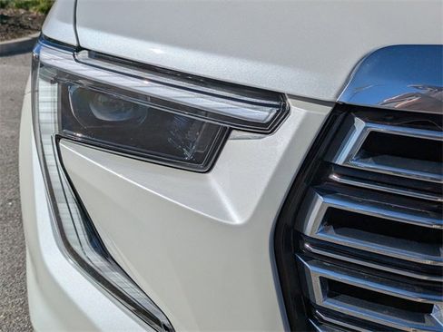 Used 2024 GMC Acadia Denali image 10