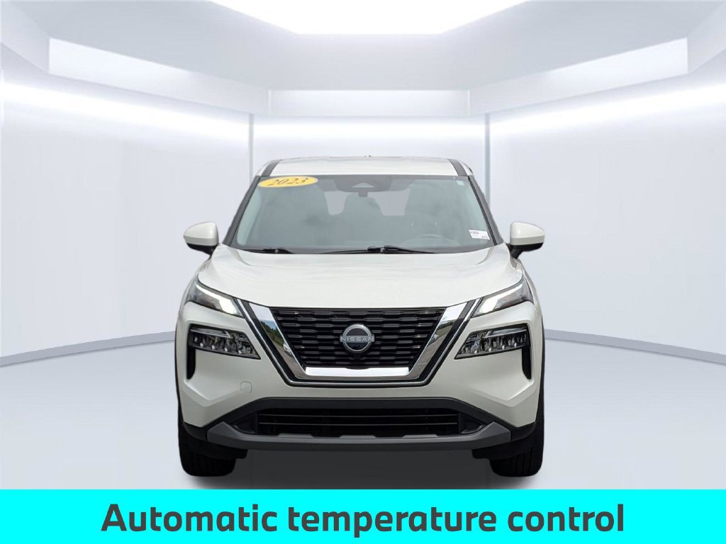 Used 2023 Nissan Rogue SV FWD image 12