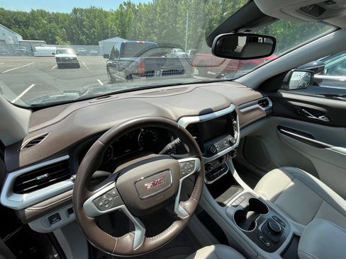 Used 2022 GMC Acadia SLT FWD image 10
