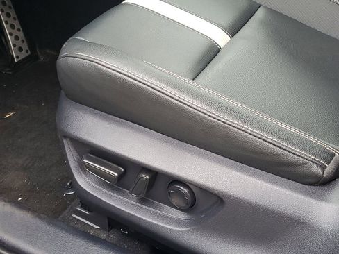 Used 2025 Toyota Camry SE image 12