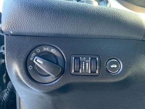 Used 2019 Dodge Challenger SXT image 17