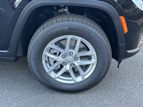New 2025 Jeep Grand Cherokee L Laredo image 12