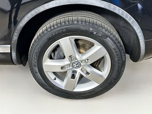 Used 2013 Volkswagen Touareg TDI AWD/4WD image 8