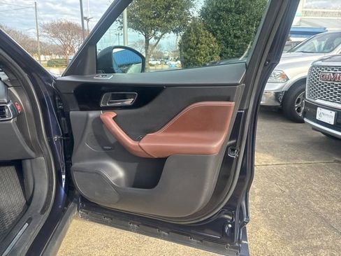 Used 2017 Jaguar F-PACE S image 17