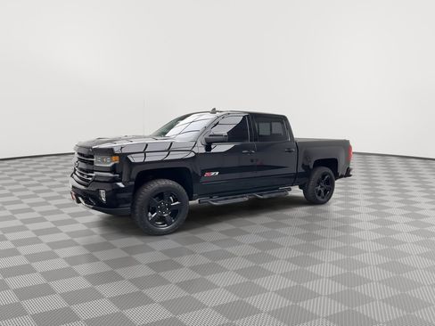 Used 2017 Chevrolet Silverado 1500 LTZ Z71 w/ Realtree Edition image 35
