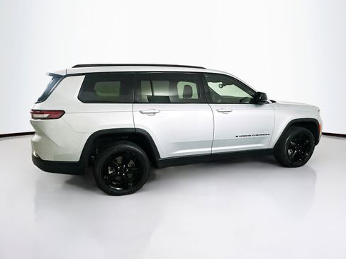 Used 2023 Jeep Grand Cherokee L Laredo RWD image 10