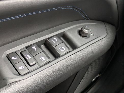 New 2026 Jeep Compass Latitude w/ Sun and Sound Group image 27