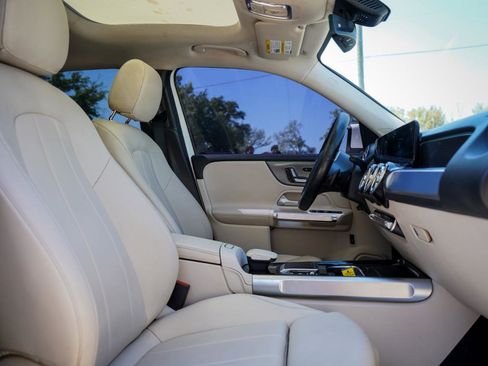 Used 2021 Mercedes-Benz GLB 250 w/ Premium Package image 8