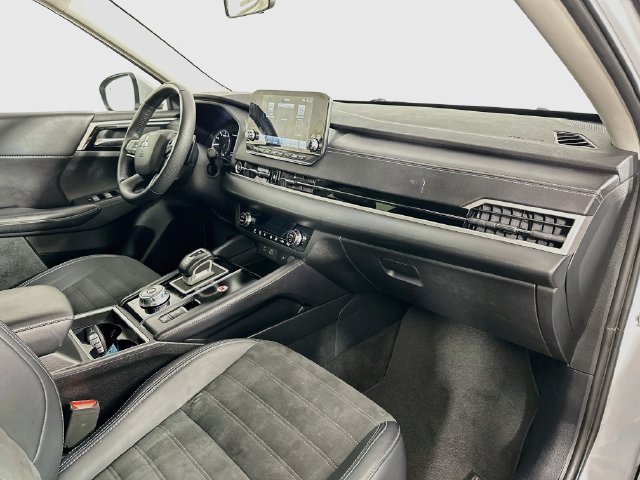 Used 2024 Mitsubishi Outlander SE AWD/4WD image 30