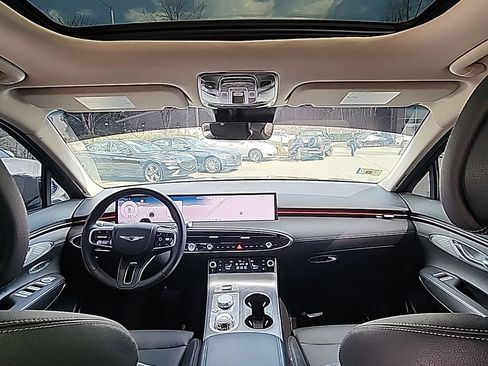 Used 2026 Genesis GV70 2.5T Select image 17