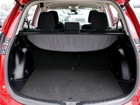 Used 2018 Toyota RAV4 LE FWD image 29