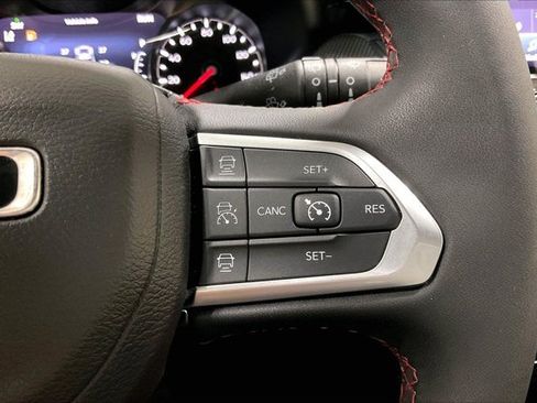 Used 2025 Jeep Compass Trailhawk w/ Sun & Sound Group AWD/4WD image 19